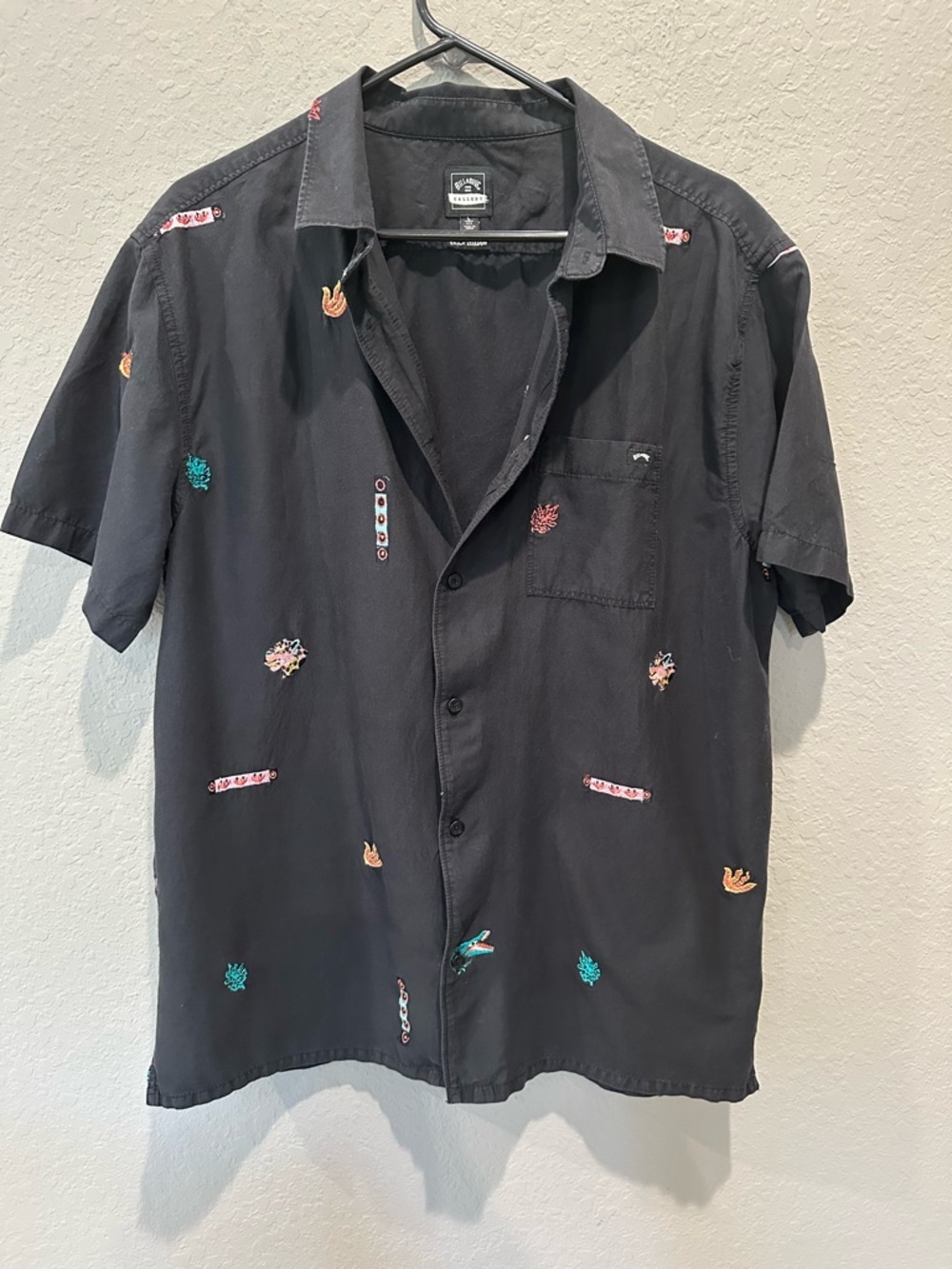 Billabong Men’s Shirt Embroidered Erica Zeledon Edition Sz L GUC